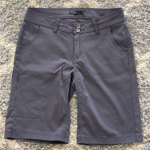 Prana Shorts Womens Size 8 Gray Bermuda 5 Pocket Stretch Casual Outdoors Camping